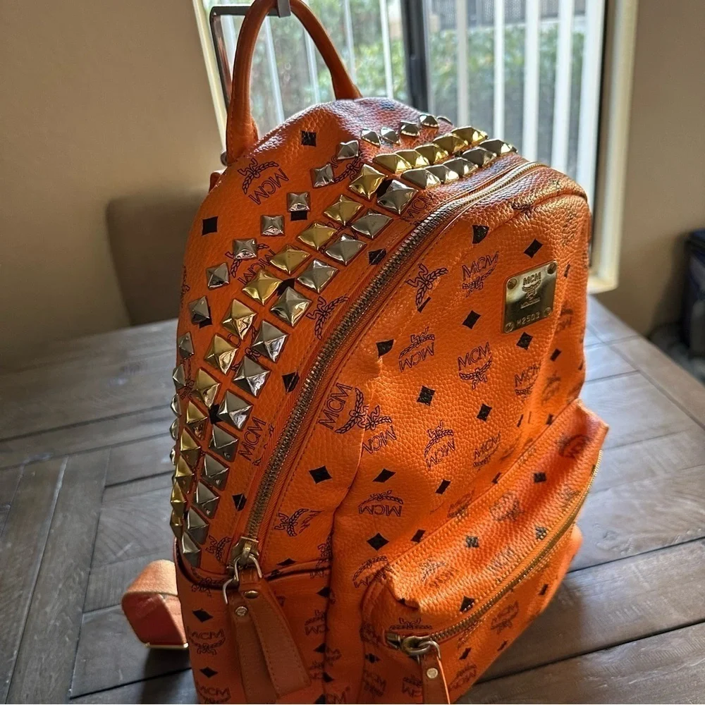 🔥MCM leather orange Visetos coated canvas 
Stark backpack🔥LIMITED EDITION - Picture 4 of 17